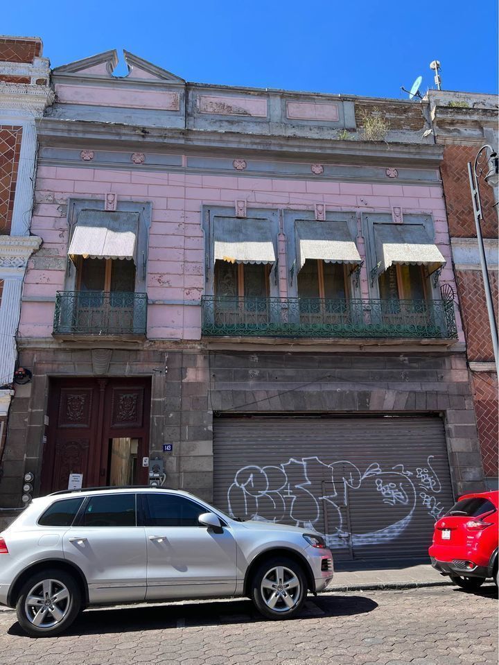 Casa Antigua de 1800 a media calle de la catedral de puebla, casa en venta en Puebla