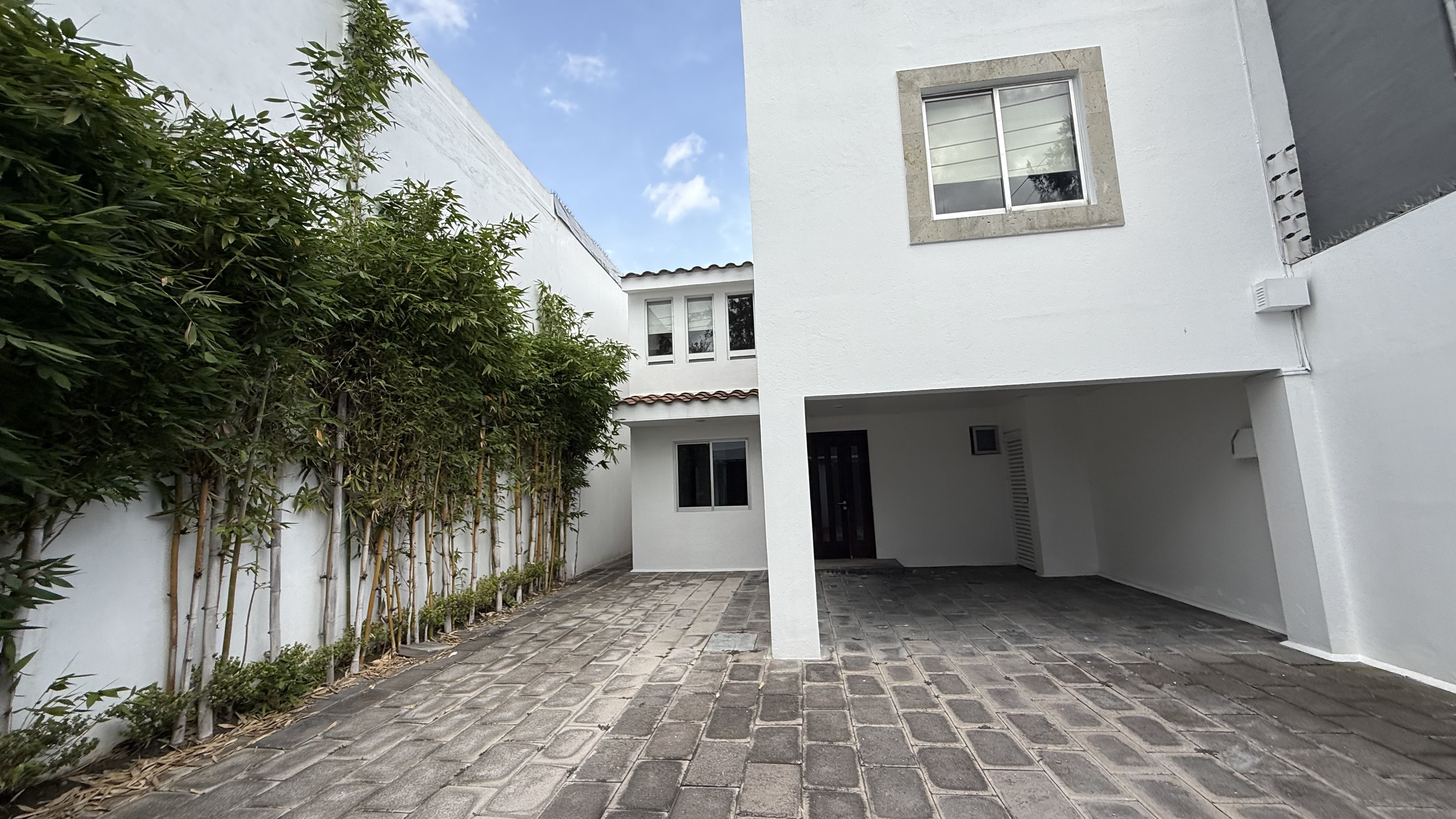 Casa en Venta en Momoxpan, Puebla | 310 m² de Construcción y Espacios Versátiles, casa en venta en Puebla